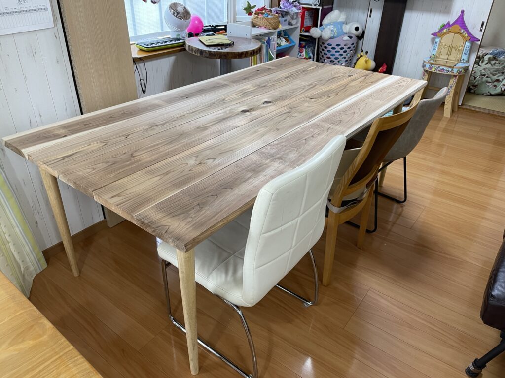 【DIY】予算を抑えて杉カフェ板で6人掛けのダイニングテーブルを 